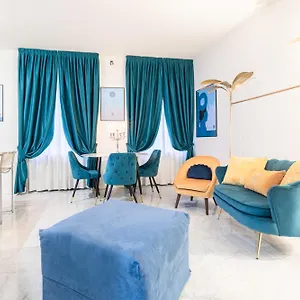 Monte Napoleone Split-level Terrace - Collection Apartment